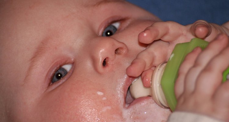 É preocupante quando um bebê se recusa a tomar mamadeira