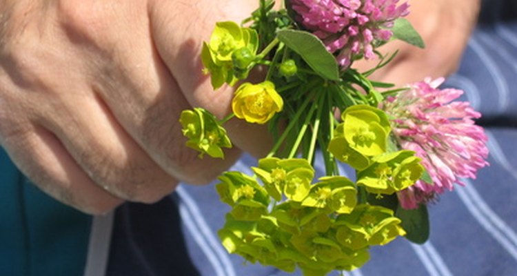 Taking out a newspaper ad is one way to give thanks to contributors of flowers at a funeral.