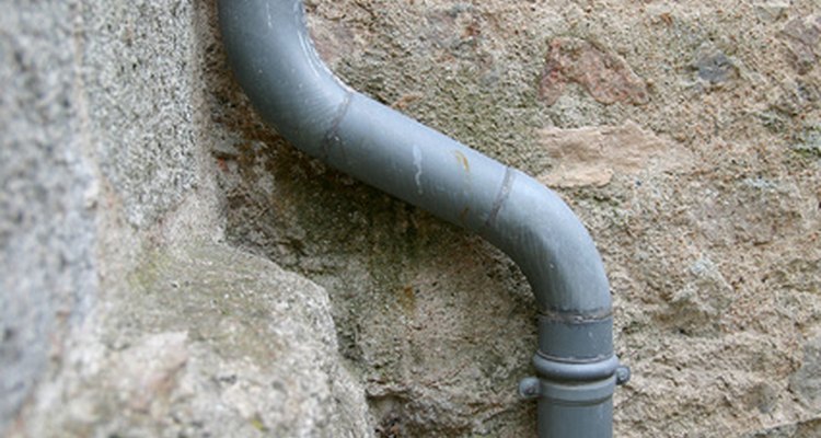 Oculta las tuberías de desagüe para mejorar el aspecto de tu casa.