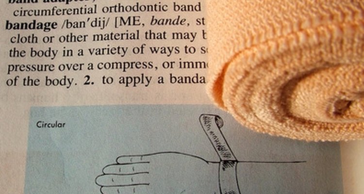 Os pulsos abertos podem ser enfaixados com uma fita atlética para evitar lesões