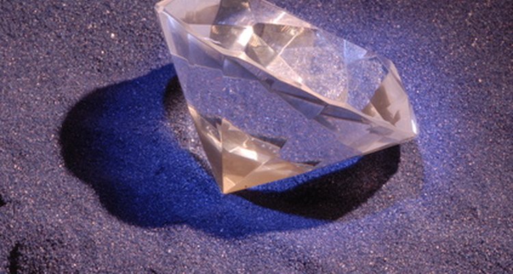 Los diamantes son el regalo moderno asociado con el aniversario de bodas número 30.