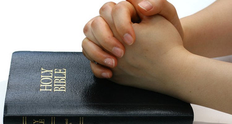 Aborda las cuestiones importantes en la vida de las adolescentes durante el estudio bíblico.