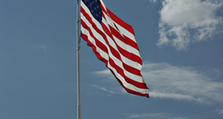 La bandera estadounidense no debe ondear a una altura menor a la de otras naciones.