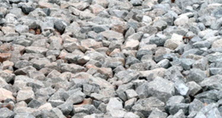 La roca es utilizada para hacer una base sólida para un estacionamiento.