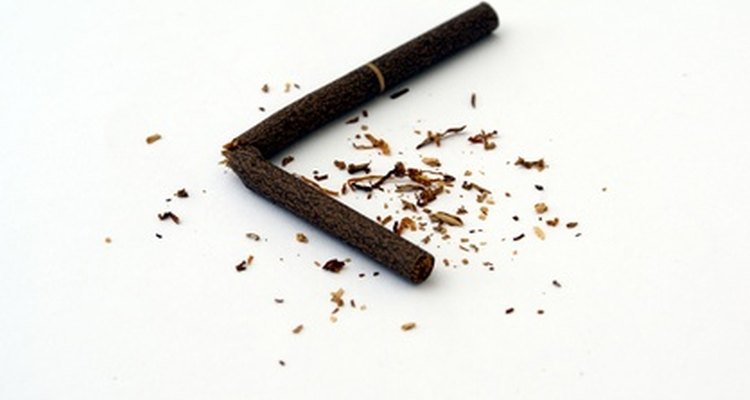 Abandonar el hábito de fumar puede con el tiempo revertir el daño a la piel y los labios y la decoloración.