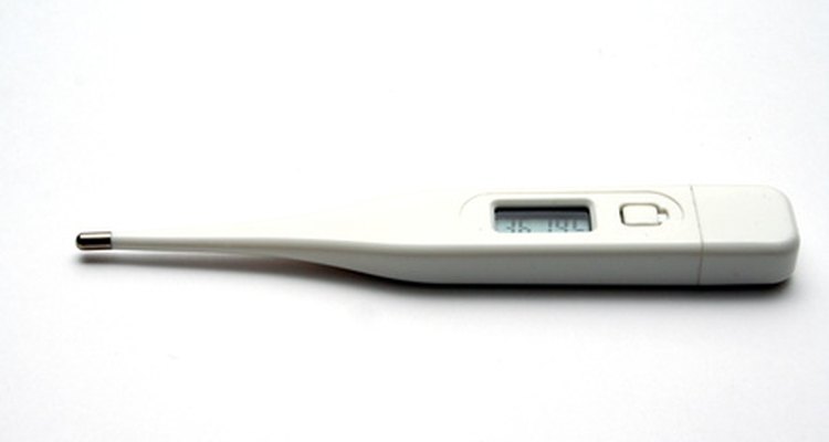 Use o termômetro Braun ThermoScan para medir a temperatura de todos os membros de sua família