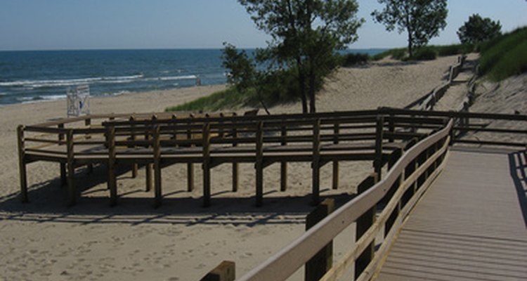 Con sus extensas playas de arena y dunas, el paseo del lago Michigan, en el noroeste de Indiana es un área popular para los turistas y campistas.