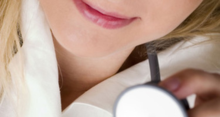 Um médico pode fazer vários testes para ajudar a determinar o que está causando o seu nariz gelado