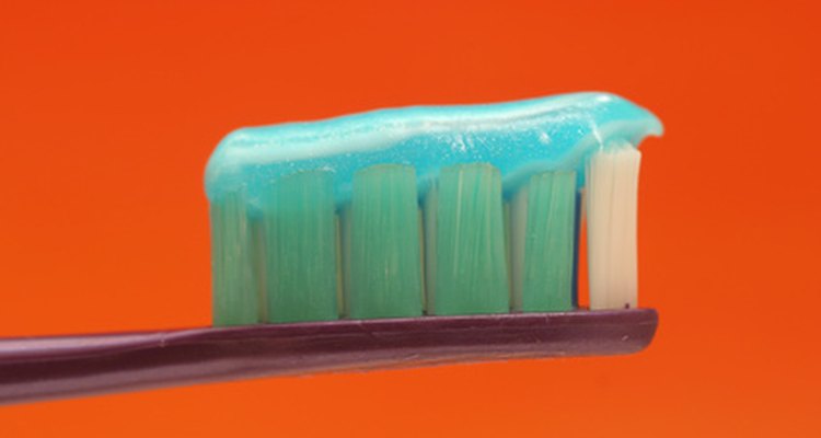 Fazer o seu próprio creme dental é fácil e econômico