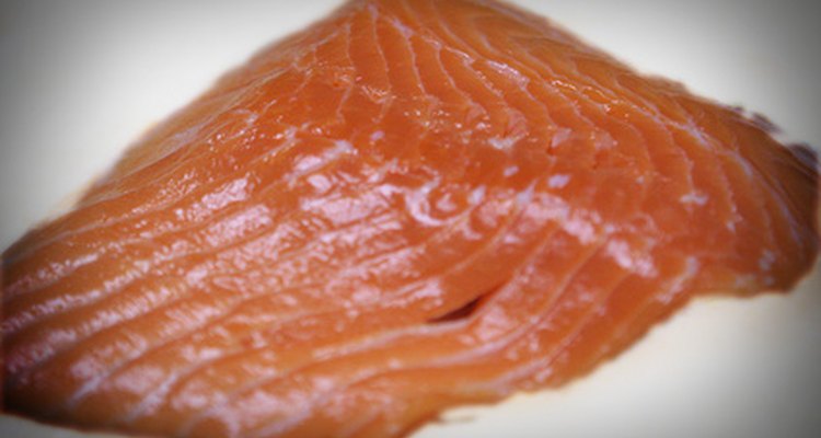 Fazer conserva de salmão é uma boa forma de preservar uma grande quantidade do peixe