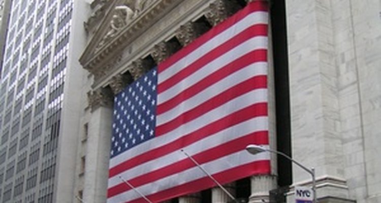 Becoming a stockbroker requires a degree, training and certain job skills.