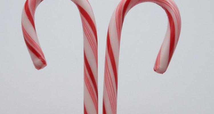 Los bastones de caramelo se pueden utilizar para jugar en la fiesta de Navidad.