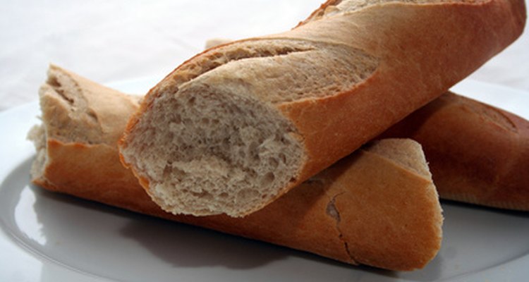 El pan francés tiene un exterior crujiente y un interior suave.
