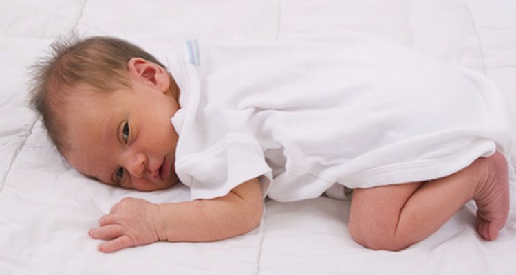 Coloque uma roupa mais confortável no bebê durante a festa.