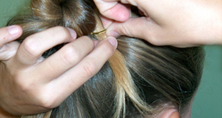 La queratina es un componente principal responsable de fortalecer el cabello.