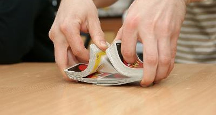 Skip-Bo é um jogo de cartas competitivo do tipo paciência para 2-6 jogadores