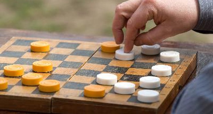Você não precisa ir até a loja e gastar dinheiro com jogos de tabuleiro; ao invés disso, você pode criar seu próprio