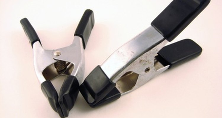 Apply pressure to the frame with clamps.