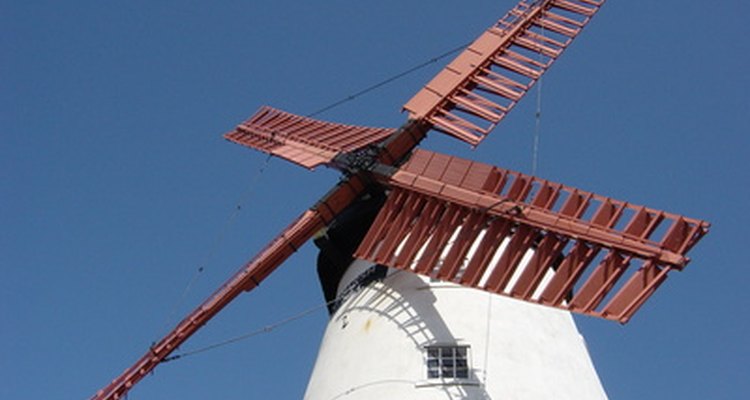 Os moinhos de vento têm lâminas em forma de ventilador ou de aerofólio