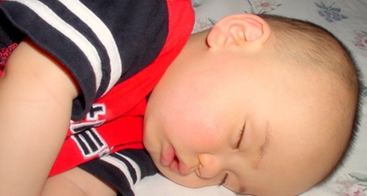 Un niño de dieciséis meses de edad necesita en promedio 13 horas de sueño diario.