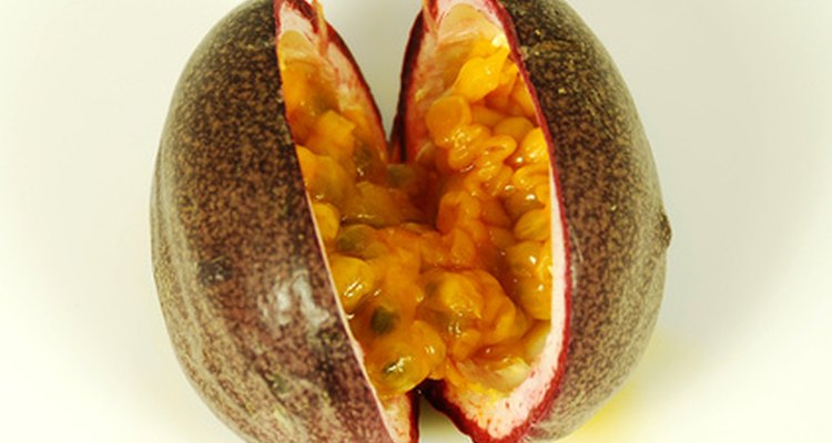 Aprenda a comer maracujá