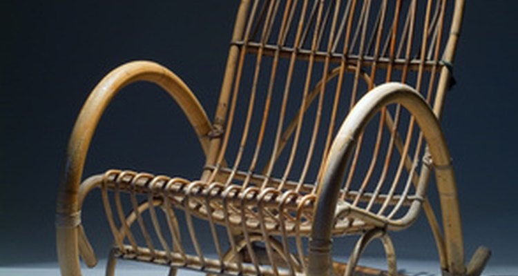 Use pegs to make a rocking chair.