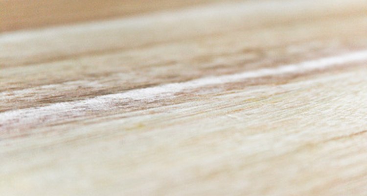 Las tablas de madera compuesta están hechas de fibras de madera, y a veces de plástico.