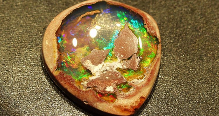 A opala é valiosa por sua iridescência