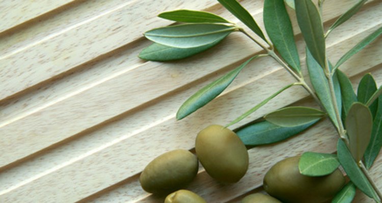 A azeitona é uma rica fonte de óleos saudáveis, como o ácido oleico