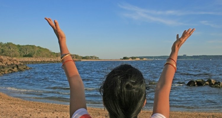 Comunícate con tus espíritus guía, ángeles o madre naturaleza para desbloquear tus poderes.