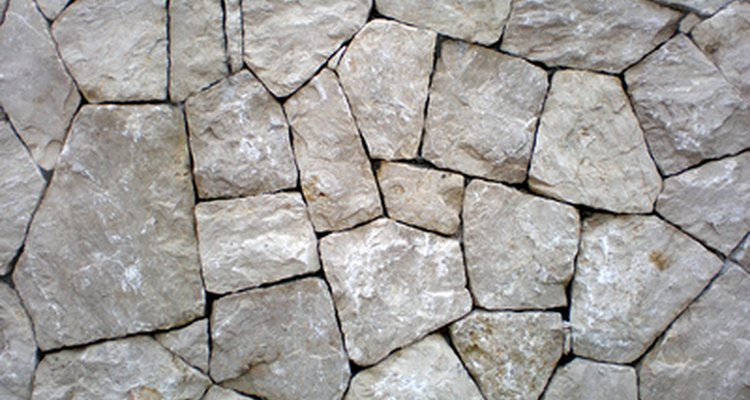 La piedra para paisajismo viene en una variedad de estilos.