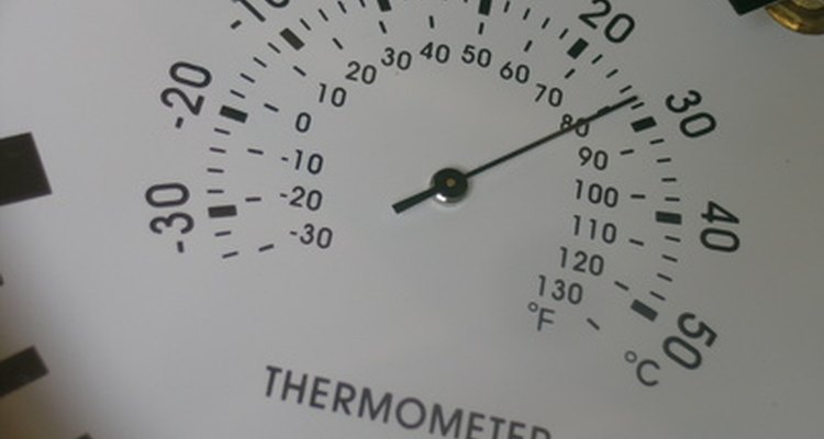 Los termómetros de carne tienen guías de las temperaturas seguras de cocción.