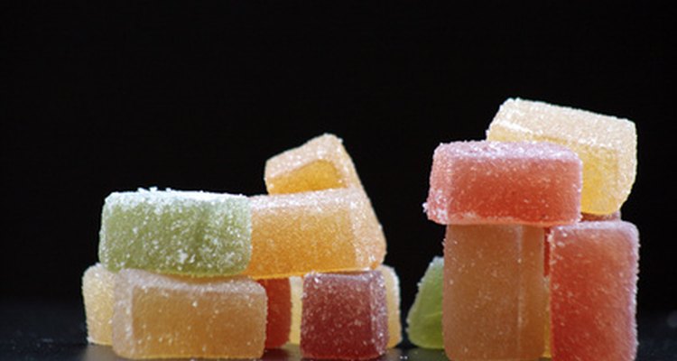 Para que la gelatina sea kosher, debe provenir de una fuente vegetal o ser producida de una manera específica.