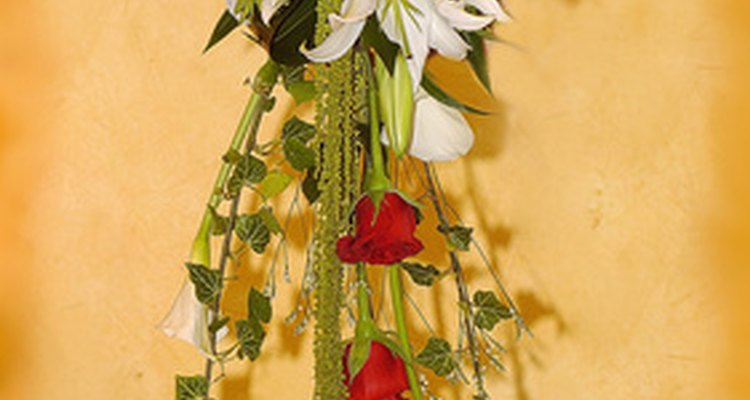 A Sikh wedding can have flower bouquets.