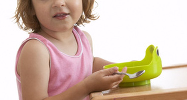 Haz el día menos complicado, permitiéndole a tu niño a preparar una comida simple.