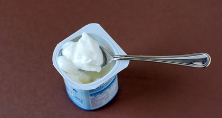 La goma de celulosa espesa el yogur y evita que se separe.