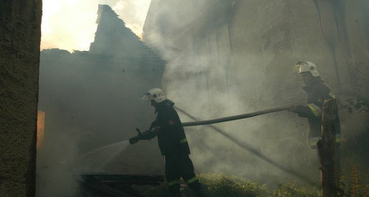 Los bomberos están entrenados para apagar cualquier tipo de incendios, sin importar el tamaño