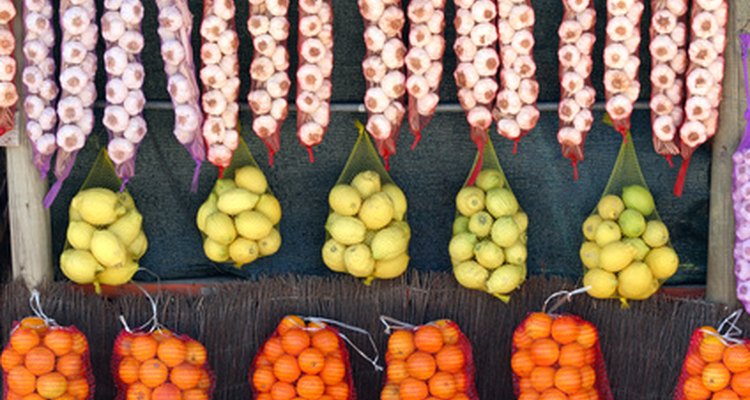 Comer demasiada papaya puede causar una sobrecarga de la enzima papaína, que puede resultar en efectos secundarios como indigestión, diarrea y náuseas.