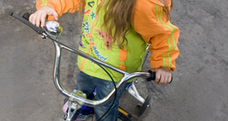 Enseñar a un niño de 5 años a montar en bicicleta no es tan difícil.