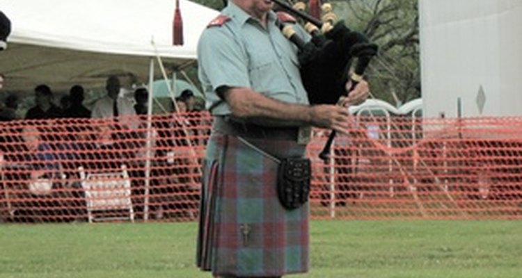 You can incorporate Scottish tradition into your wedding and reception with customary toasts.