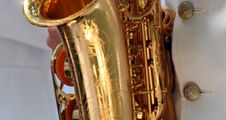 Nem todos os tipos de saxofone têm a campânula curva como a do sax alto