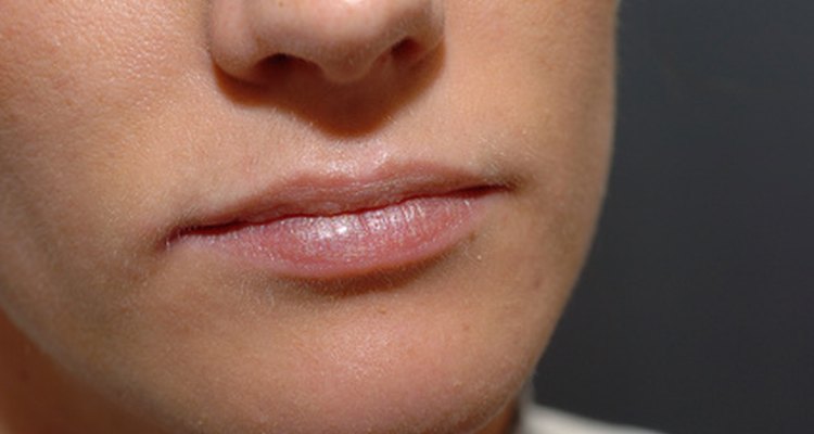 El humectante labial protege los labios.