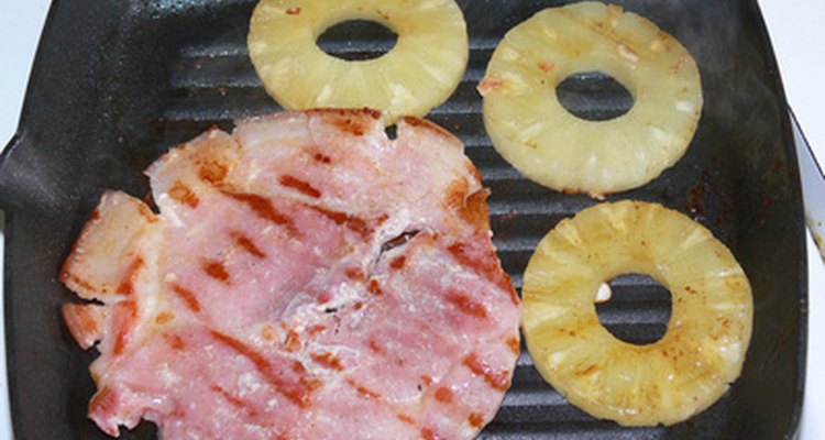 Las planchas acanaladas simulan las marcas de una parrilla en los alimentos.