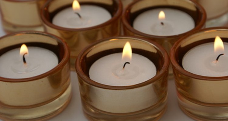 Los griegos celebran la resurrección de Cristo encendiendo velas.