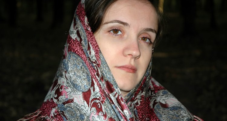 Romanian head scarves can be worn in different ways.
