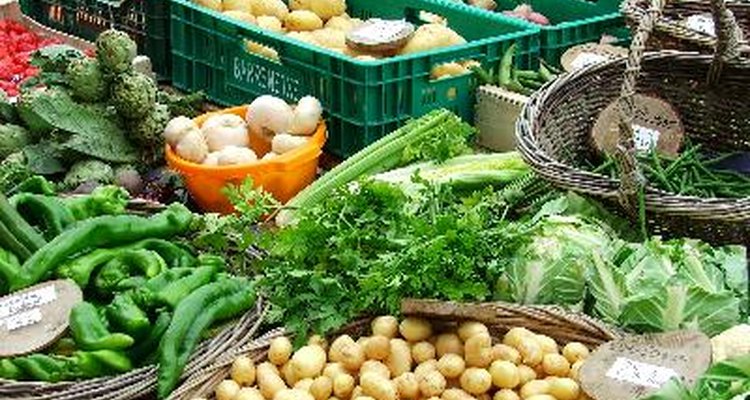 Comidas saudáveis: saladas, legumes