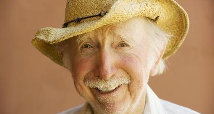 Busca juegos apropiados para la fiesta de cumpleaños de una persona de la tercera edad.