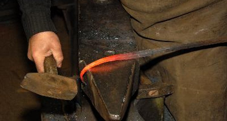 Doblando varillas de hierro