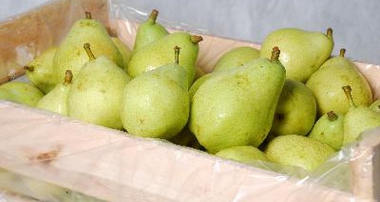 En el mercado de productos frescos, compra algunos kiwis, papayas y piñas y deja que las enzimas trabajen.