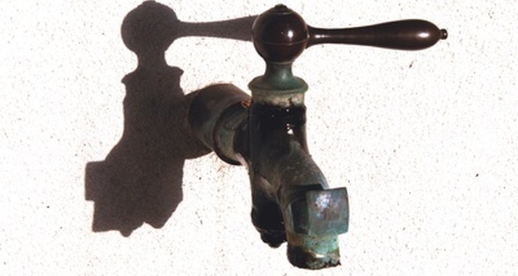Apesar dos estilos variados, as torneiras de água possuem uma construção semelhante